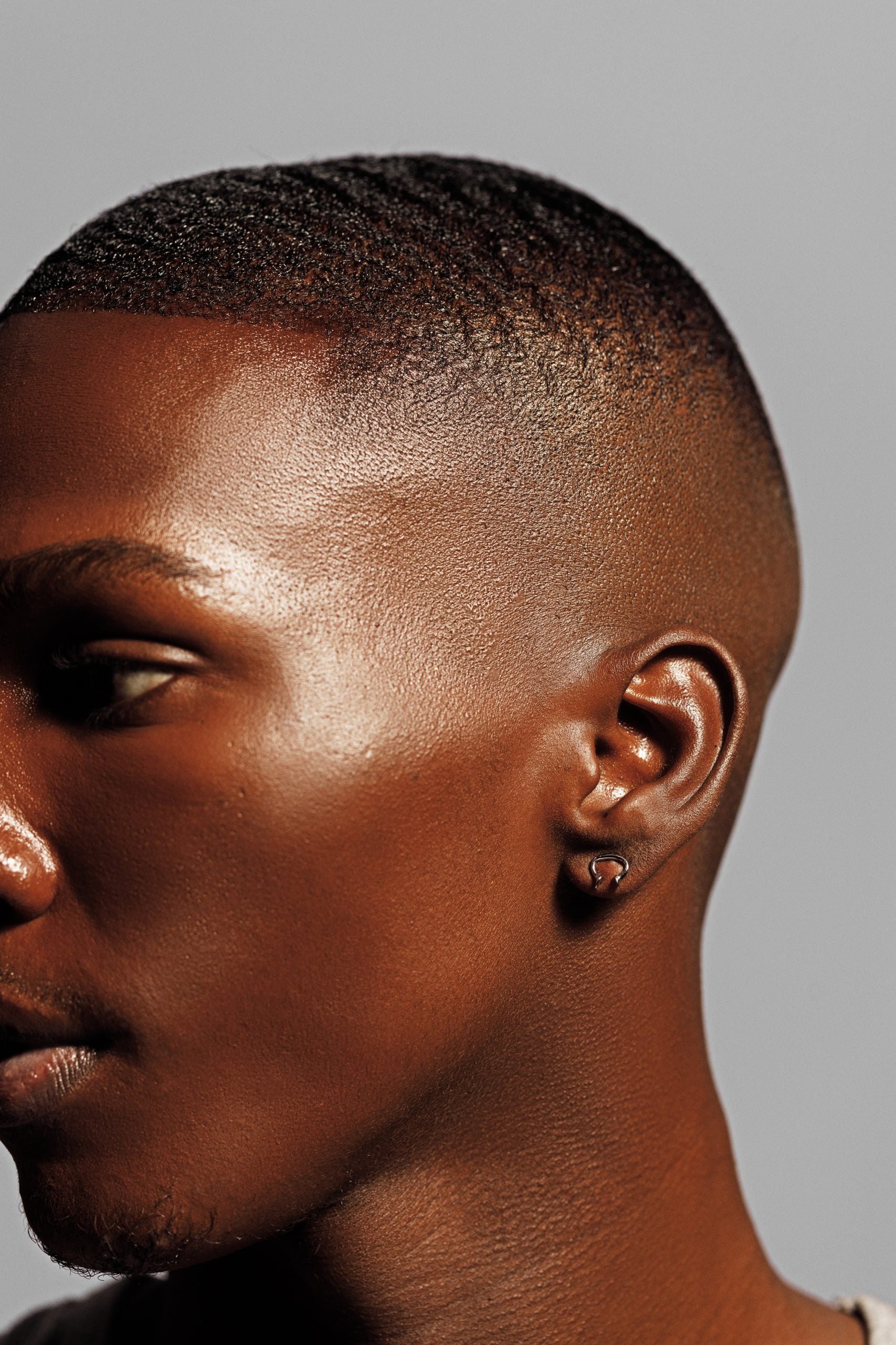 Singolo Dainty Manilla Earrings image 1